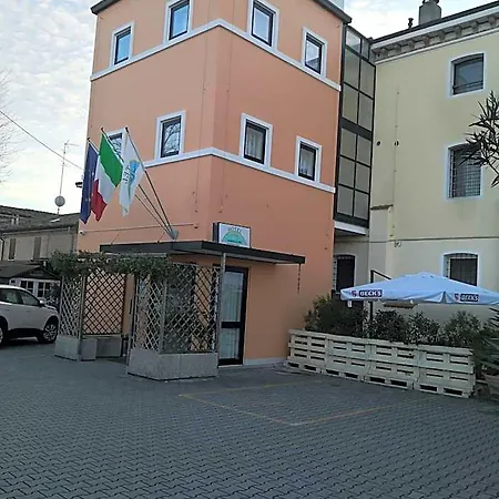 La Cantina Otel 3*